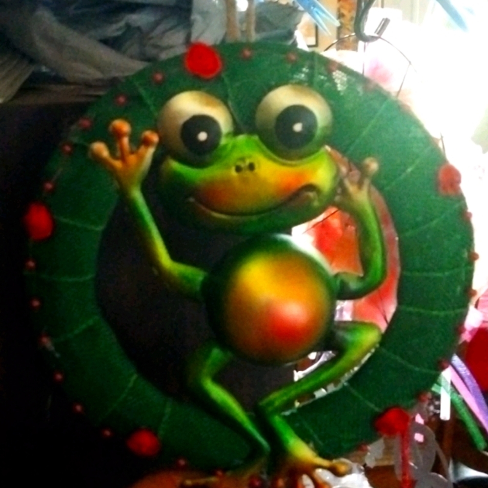 Decorative frog wreath